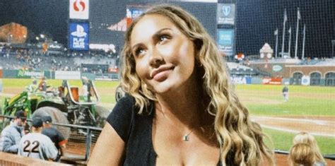 OnlyFans Model Claims Giants Player had Her to Flash。